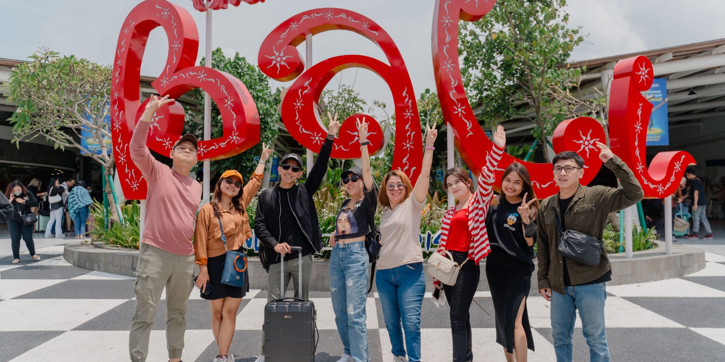 Kerja-tim-adalah-cara-orang-biasa-mencapai-tujuan-yang-luar-biasa-scaled